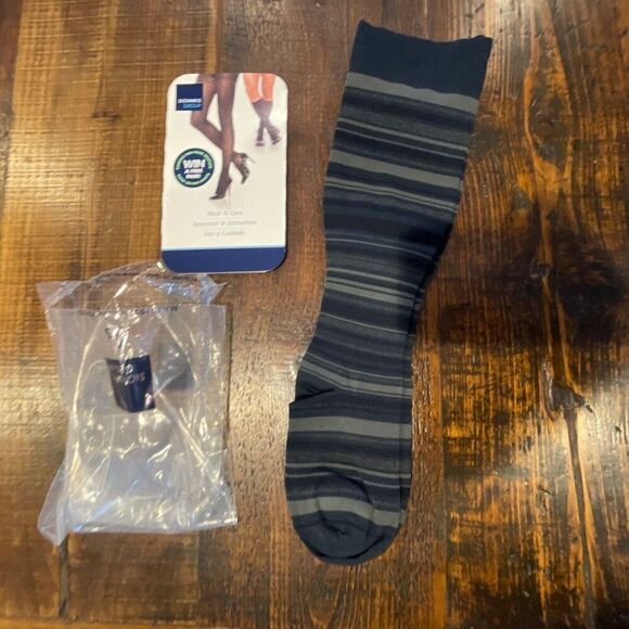 Sigvaris M Long 832 20-30 MmHg Firm Support Knee High Closed toe Striped Navy - Picture 1 of 2